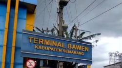 Pedagang dan Agen Tiket Terminal Bawen Gelar Aksi Tutup Serentak Dikarenakan Pengelola Terminal Bawen Menutup Akses Pintu Utama  Di jalan Arah Bawen-Ambarawa