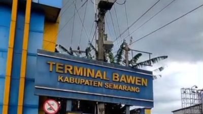 Pedagang dan Agen Tiket Terminal Bawen Gelar Aksi Tutup Serentak Dikarenakan Pengelola Terminal Bawen Menutup Akses Pintu Utama  Di jalan Arah Bawen-Ambarawa